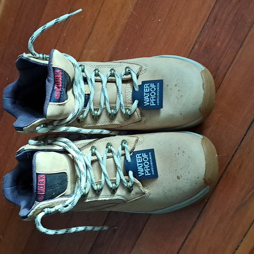 Sketchers Work Boot. NWOT water splater on front top. Womens sz 7-8